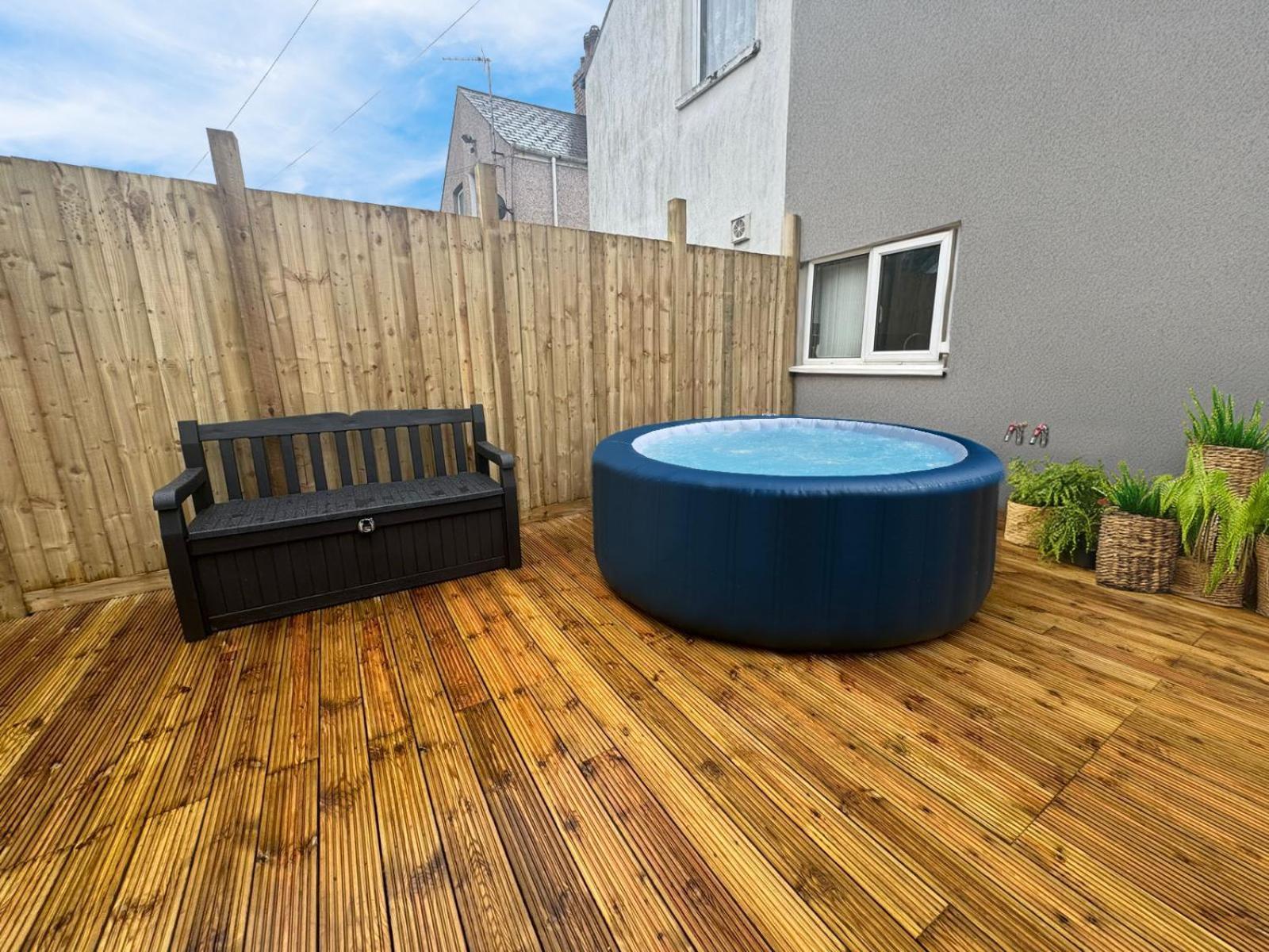 Edwardian City Centre House For Big Groups, Offroad Parking & Hot Tub! Cardiff Extérieur photo
